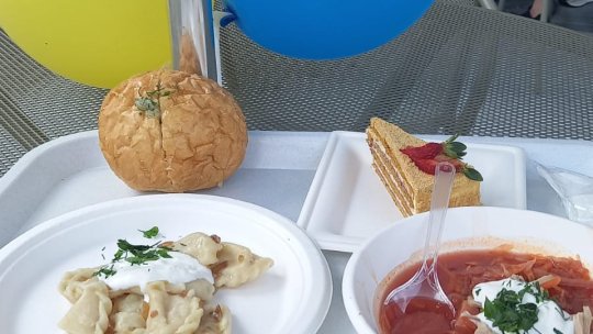 Ucrainenii din Brașov au organizat, de Rusalii, un ospăț pentru gazdele lor