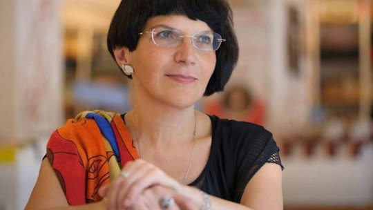 Scriitoarea Ioana Pârvulescu, alături de tinerii brașoveni, la "Șaguna Fest"