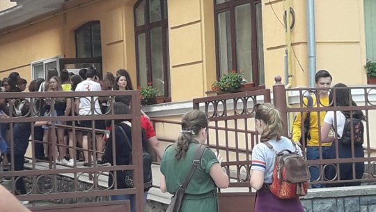 Puțin peste 100 de candidați au absentat de la prima probă a Evaluării Naționale, la Brașov