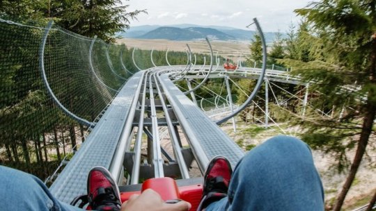 Două variante pentru proiectul saniei de vară în Poiana Brașov