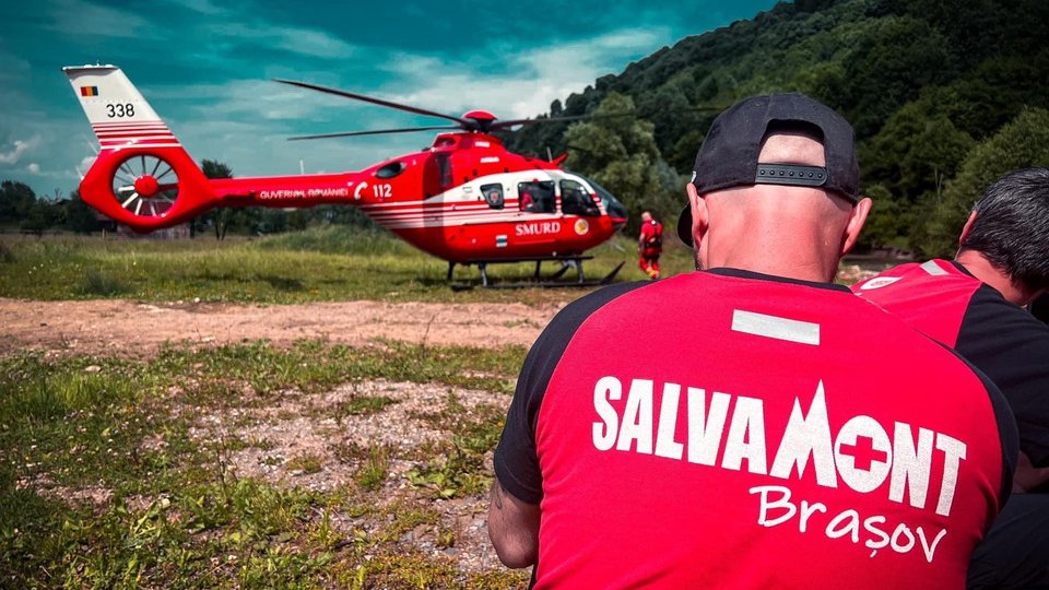 Elicopter SMURD solicitat pentru recuperarea unei persoane accidentate din Valea Sâmbetei