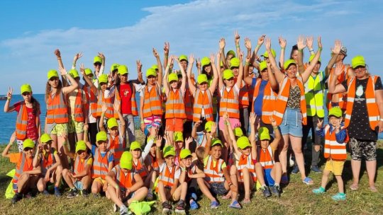 80 de copii din comunitățile defavorizate din jurul Brașovului, pentru prima dată la mare