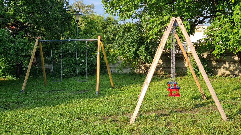 Fonduri europene pentru amenajarea unui loc de joacă pentru copiii din cartierul săcelean Gârcini