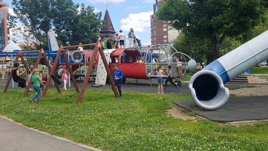 Peste 12.000 de copii din România aveau, la finalul anului trecut, ambii părinţi plecaţi la muncă în străinătate