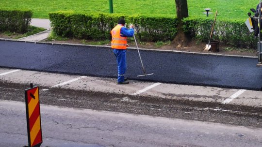 Doar ce găsise firmă care să repare străzile dintr-o parte din oraș, că acum trebuie să caute alta