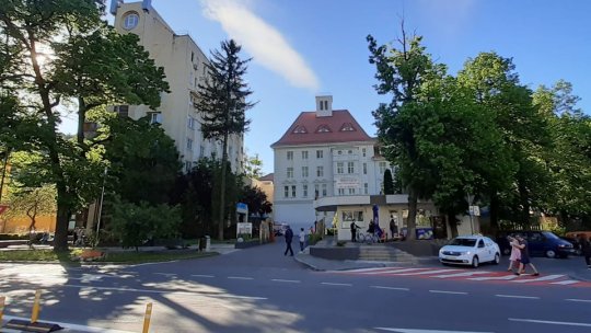 Maternitatea Brașov, reprezentată de un avocat în procesul intentat de o angajată