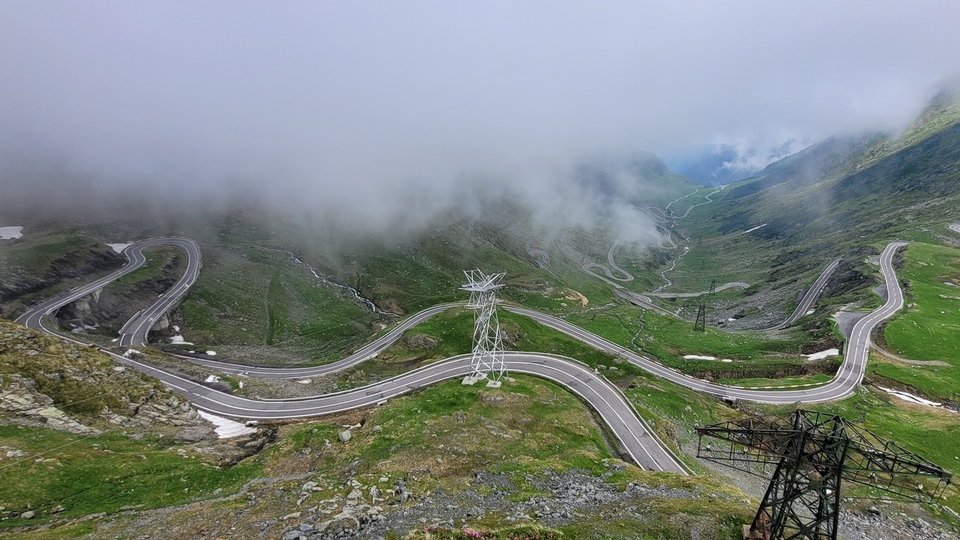 Circulația rutieră se închide temporar pe Transfăgărășan