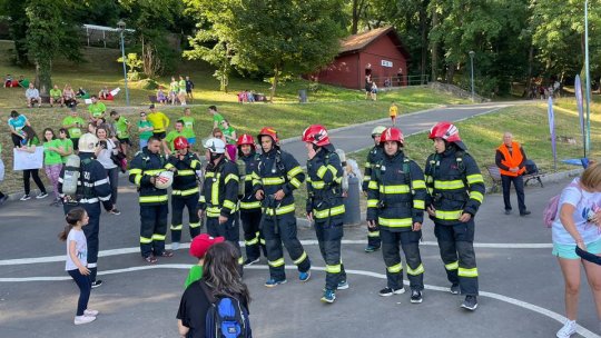 Echipa pompierilor a luat startul, alături de copii, în Crosul HOSPICE, de sâmbătă