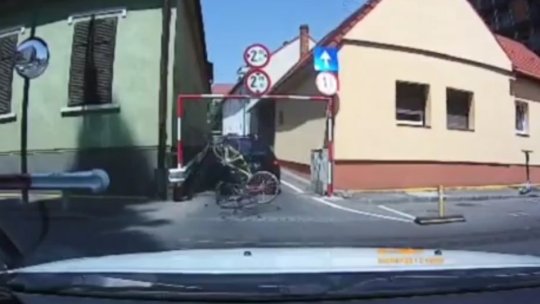 Asta se întâmplă când nu ești atent la indicatoarele rutiere