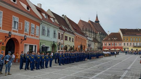 Absolvenții de anul acesta ai Academiei Forțelor Aeriene "Henri Coandă" au fost înaintați în grad