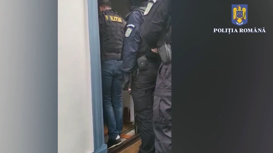 Percheziții la Brașov. Grup infracțional bănuit de înșelăciune cu consecințe deosebit de grave
