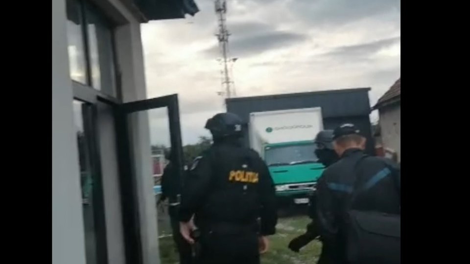 30 de zile de arest preventiv pentru 12 persoane reținute ieri pentru înșelăciune cu consecințe deosebit de grave