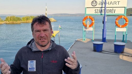 Înotătorul Avram Iancu a întrerupt traversarea Lacului Balaton