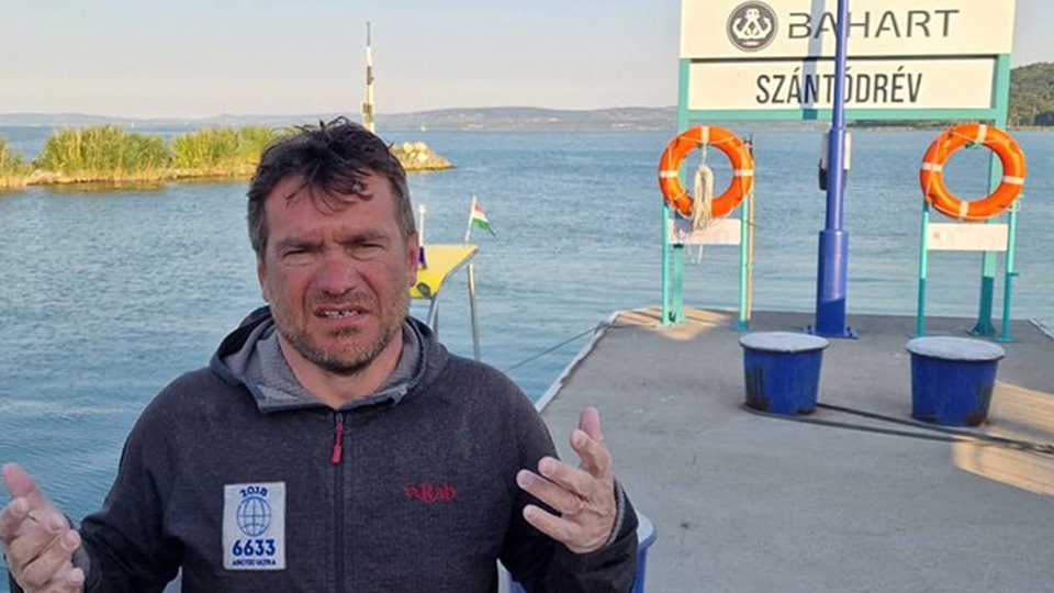 Înotătorul Avram Iancu a întrerupt traversarea Lacului Balaton
