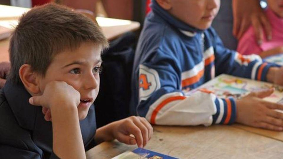 Pregătiri intense pentru începerea noului an școlar. Nici o școală cu toalete improvizate în curte, în județul Brașov