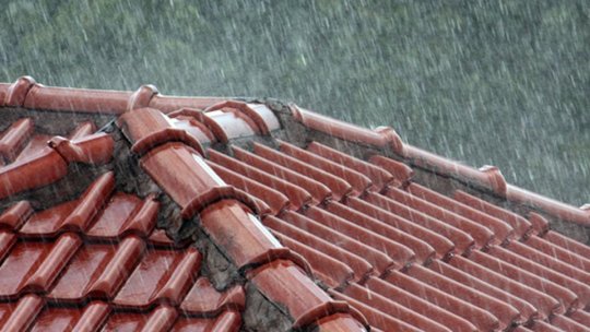 Cod portocaliu de averse și descărcări electrice, în județ