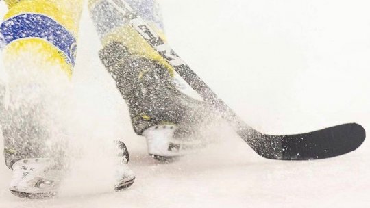 Fără un antrenor principal pe bancă, hocheiștii de la Corona au început antrenamentele