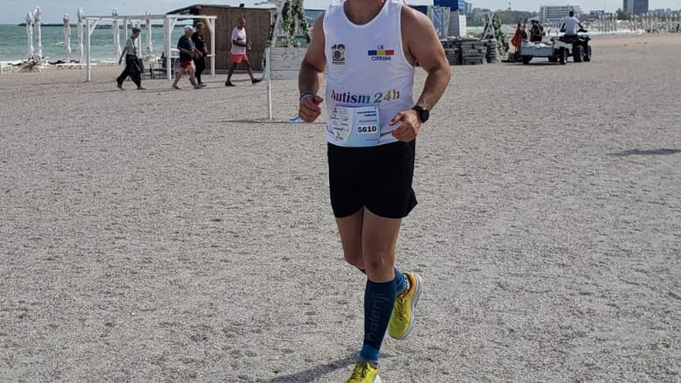 Un jandarm brașovean a alergat la Mamaia pentru copiii cu nevoi speciale