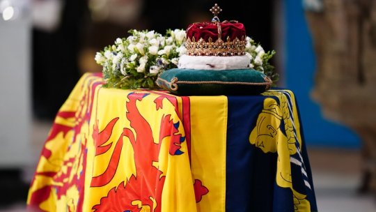 Sicriul Reginei Elisabeta a II-a va ajunge astăzi la Londra