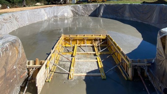 Bazin de stocare a apei menajere, la Cristian