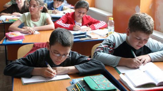 Sute de copii ai emigranților, reînmatriculați în școlile brașovene