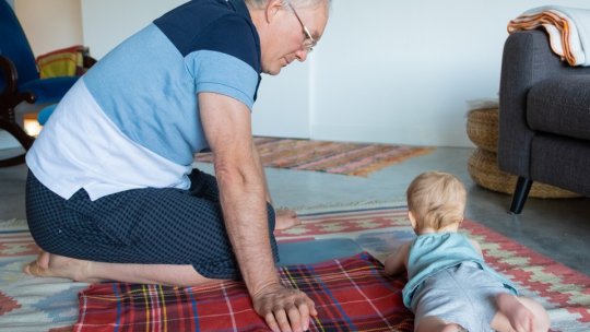 Indemnizația de bunic este cea mai solicitată de părinții care nu mai prind un loc la creșele de stat din oraș