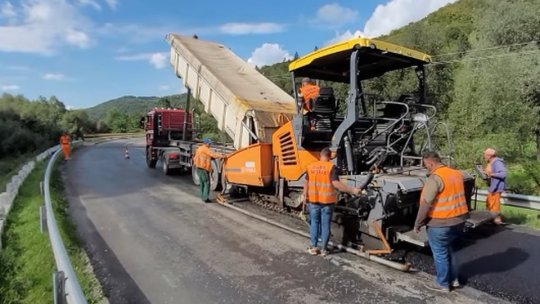 Lucrările de reabilitare a DN73A, în zona Poiana Mărului, aproape de finalizare