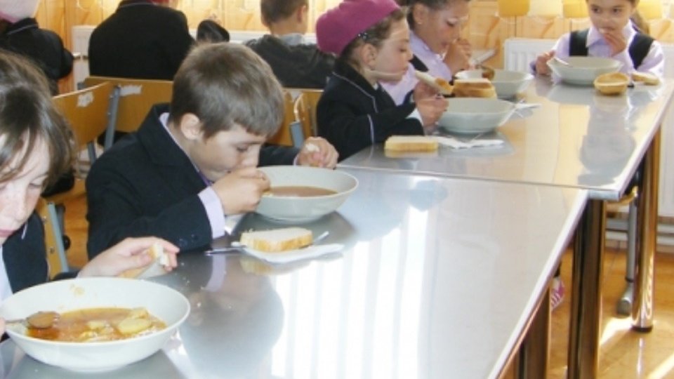 Studiul pentru "masa caldă", pe cheltuiala AMB-ului. Aleșii locali au trecut proiectul cu amendament