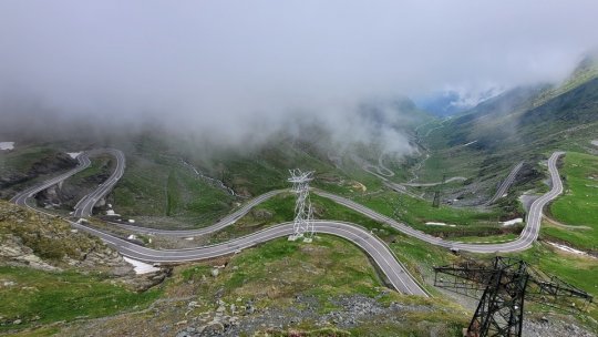 Circulaţie rutieră cu sprijinul echipajelor de poliţie, duminică, pentru desfăşurarea Transmaratonului