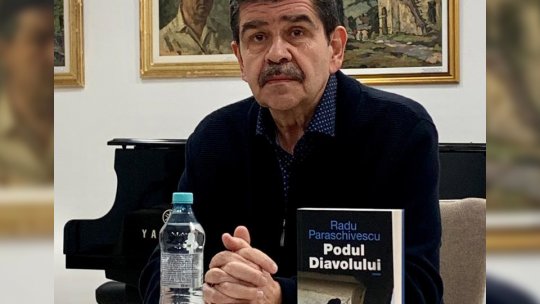 Scriitorul Radu Paraschivescu și-a lansat noua carte, ieri, la Banca de Cultură Apollonia