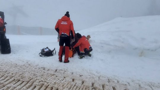 Schior accidentat în Poiană. Salvamontiștii reamintesc că domeniul schiabil nu este încă deschis