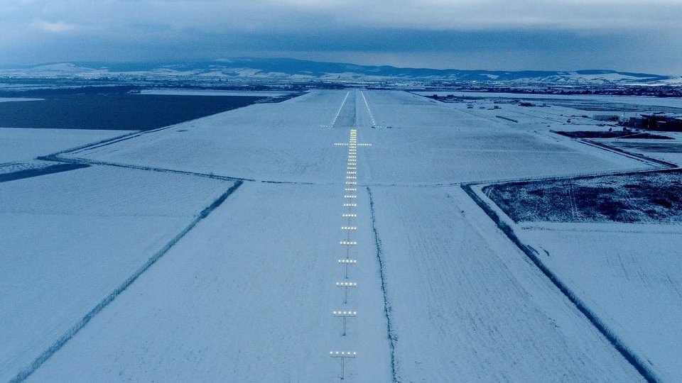 Consiliul Judeţean Braşov achiziţionează trei utilaje destinate întreţinerii Aeroportului Internaţional Braşov-Ghimbav