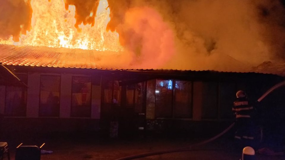 Incendiu puternic la un restaurant din Feldioara, azi noapte