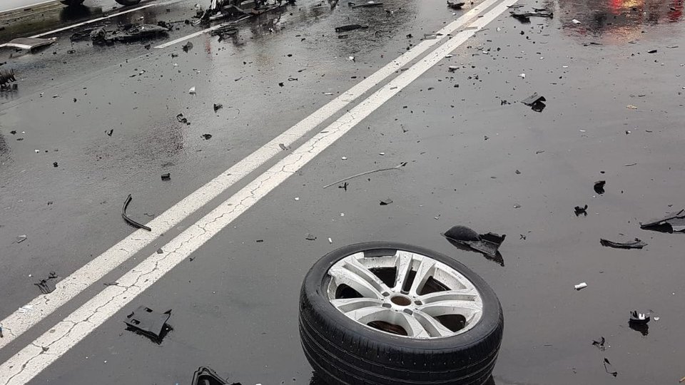 Accident rutier pe centura orasului Sacele intre un tir si un autoturism