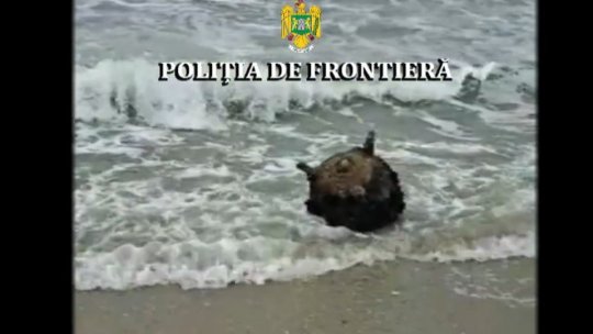 Mină marină descoperită de polițiștii de frontieră pe plajă, în zona localității Sfântul Gheorghe