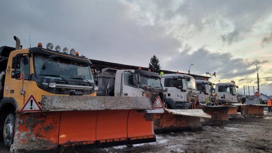 Drumarii, pregătiți pentru valul de ninsori care va ajunge și la Brașov în orele următoare