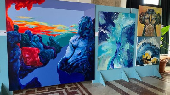 A început Bienala Albastră!