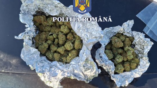 Dosar penal, după ce polițiștii au găsit droguri într-o mașină