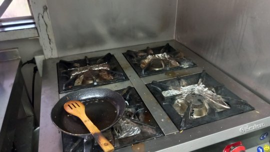 Restaurant cu burgeri din centrul Brașovului, amendat cu 10.000 de lei de Protecția Consumatorului