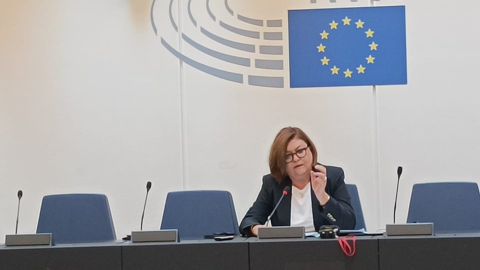 România ar putea pierde 300 de milioane de euro din finanțarea pentru calea ferata Brașov - Sighișoara