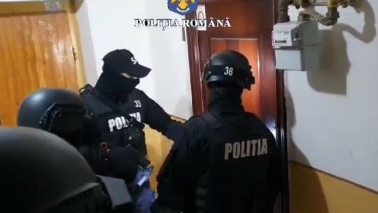 16 percheziții într-un dosar penal deschis pentru proxenetism, camătă și șantaj