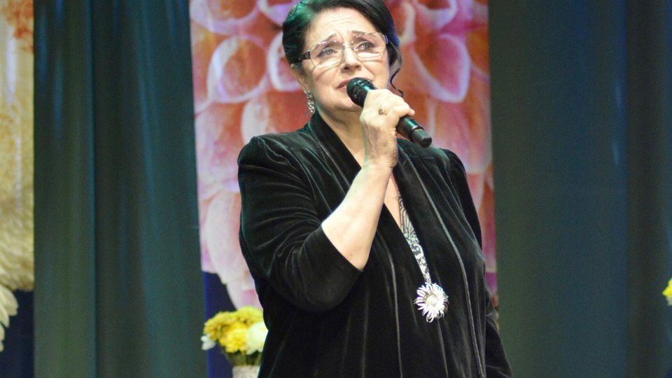 Interviu cu artista Gina Pătrașcu, la Radio România Brașov