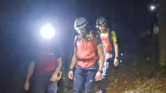 Trei turiști rămași blocați în perete la Cheile Râșnoavei, recuperați de salvamontiști