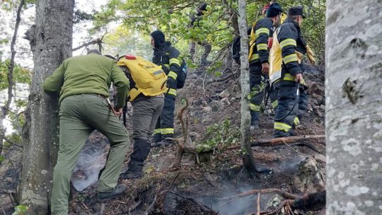 S-a încheiat actiunea pentru stingere a focarelor de incendii din zona Cheile Râsnoavei