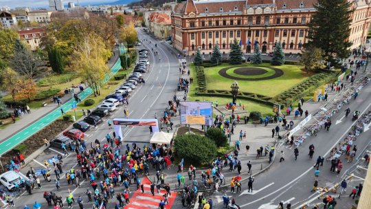 Participanți de toate vârstele au înfruntat frigul și au luat parte la Crosul 15 Noiembrie