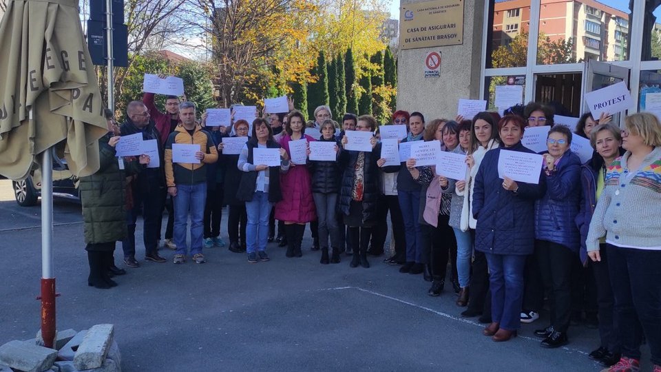 Angajații Caselor de Asigurări de Sănătate încheie protestele. Proiectul de lege ce viza majorarea salariilor, adoptat