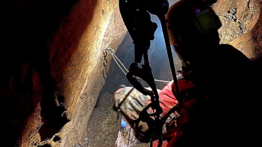Voluntari Salvaspeo Brașov au participat la exercițiu de salvare din peșteră în județul Bihor