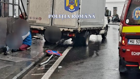 Tragedie, ieri, la Zărnești. Un șofer a intrat cu autocamionul pe trotuar și a lovit trei persoane. Un bărbat de 72 de ani a murit