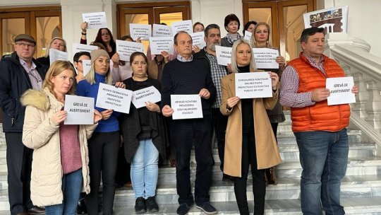 VIDEO Protest la Prefectura Brașov. 40 de angajați au oprit lucrul