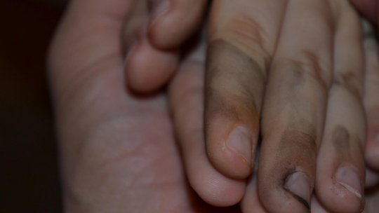 Doi tineri din Brașov, arestați pentru că și-ar fi bătut fiul de doar 4 ani